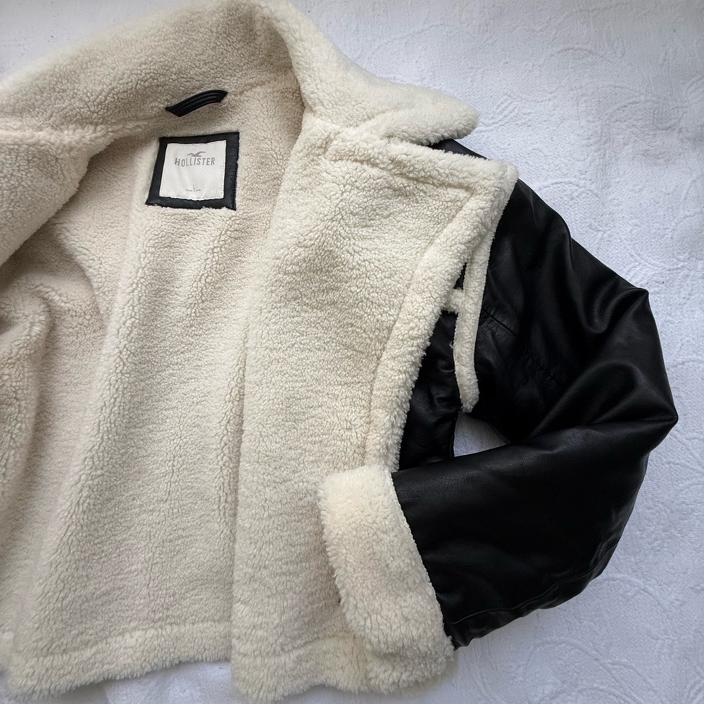 Hollister Sherpa-Lined Vegan Leather Crop Biker Jacket. Size L - Picture 7 of 12